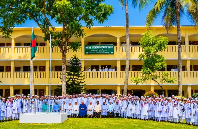 Jameya Quasemia Kamil Madrasa Scademic Building Campus With Students